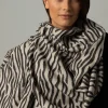 MORE & MORE Jacquard-Schal mit Zebramuster, schwarz/ecru, Winter-Kollektion